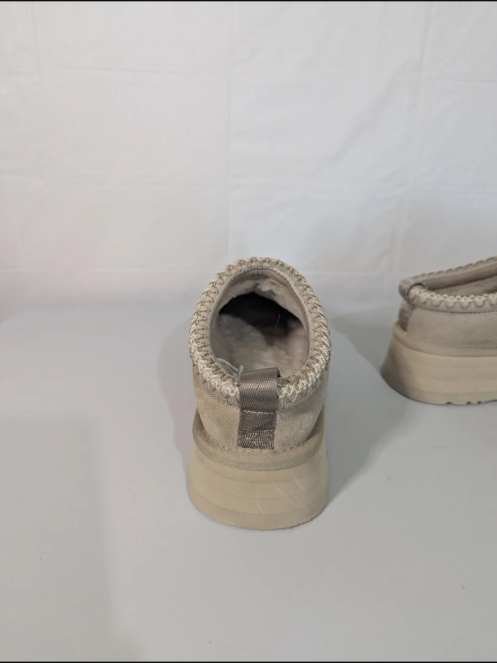 UGG Tasman Platform Slippers Sand Beige Suede Sheepskin Lined Women's Size 7